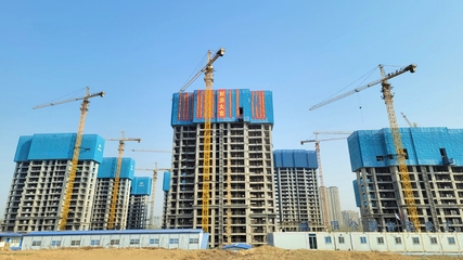 中冶天工承建濱州康怡小區安置區工程首棟單體封頂，景觀工程同步推進助力美好家園建設